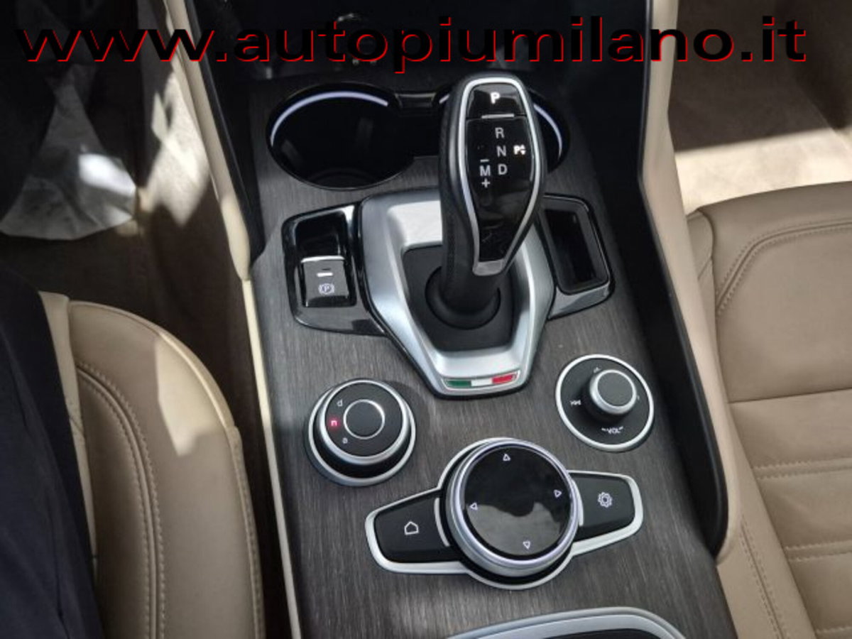 Alfa Romeo Giulia 2.2 Turbodiesel 190 CV AT8 Business (20)