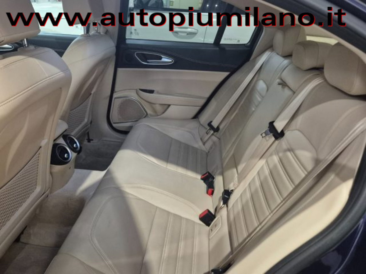 Alfa Romeo Giulia 2.2 Turbodiesel 190 CV AT8 Business (7)