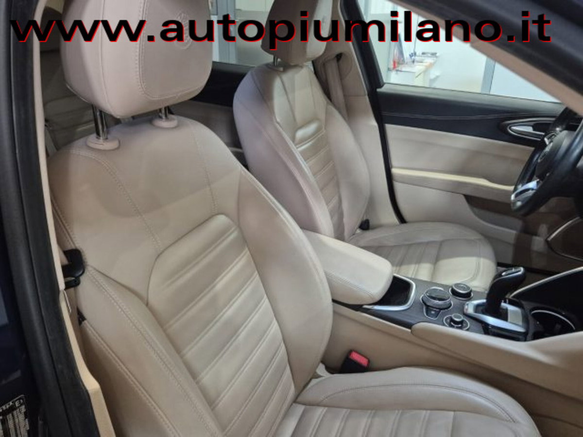 Alfa Romeo Giulia 2.2 Turbodiesel 190 CV AT8 Business (8)