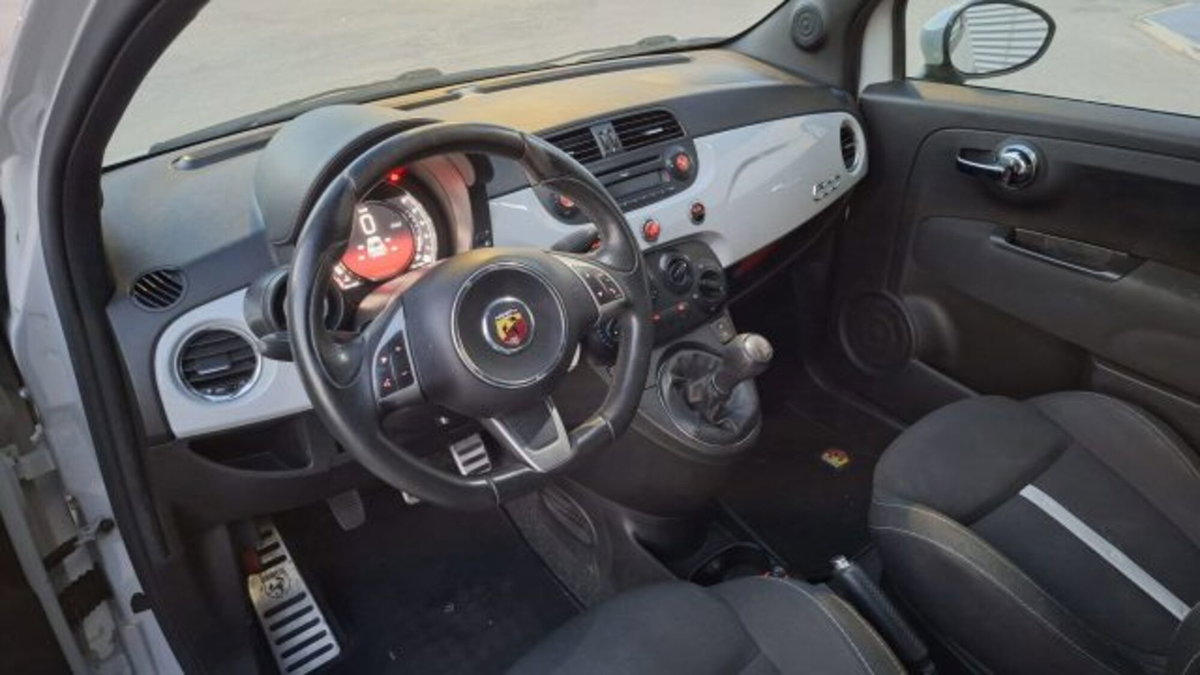 Abarth 500 1.4 Turbo T-Jet Custom (10)