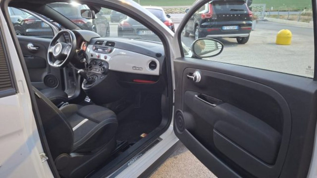 Abarth 500 1.4 Turbo T-Jet Custom (16)