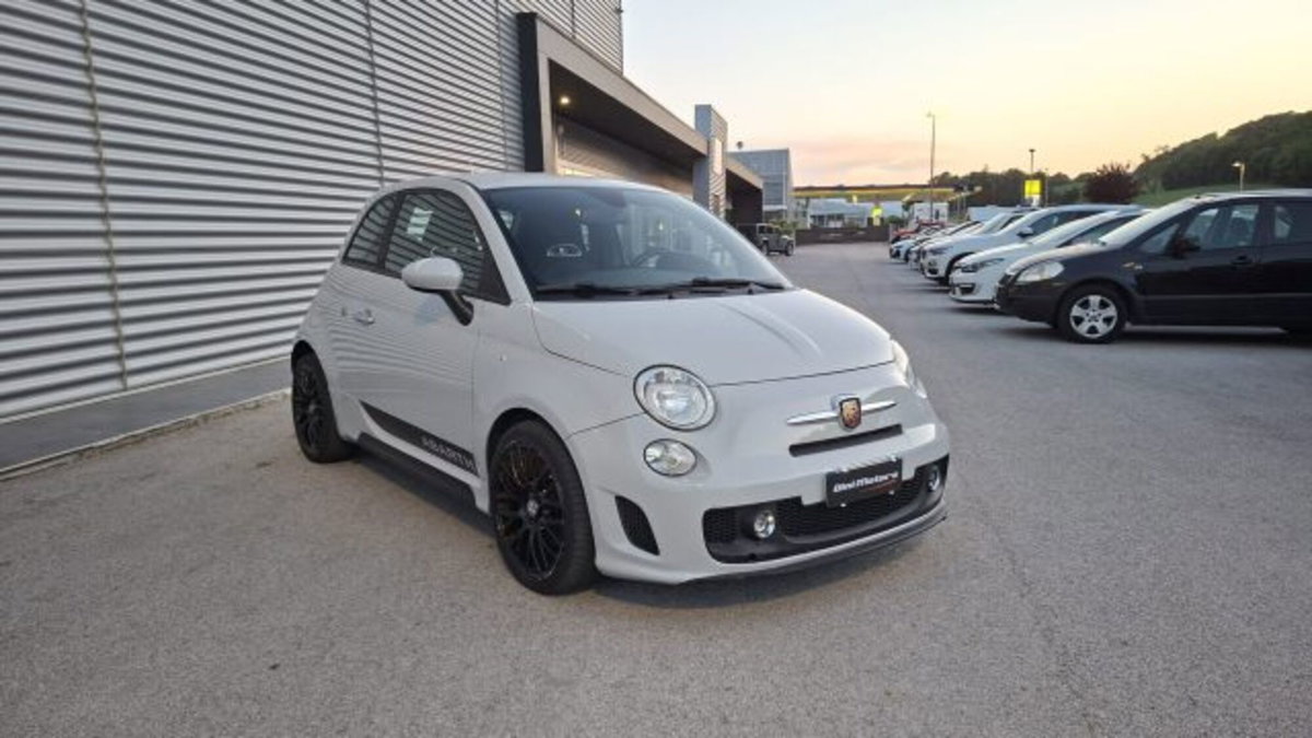 Abarth 500 1.4 Turbo T-Jet Custom (3)