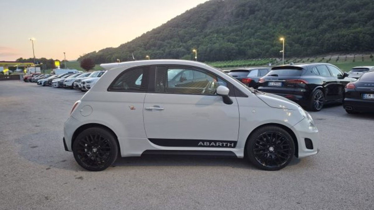 Abarth 500 1.4 Turbo T-Jet Custom (4)
