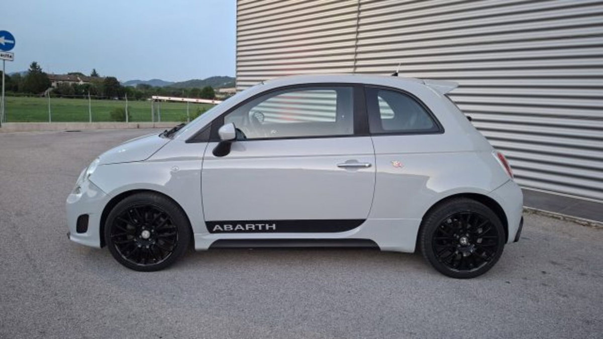 Abarth 500 1.4 Turbo T-Jet Custom (8)
