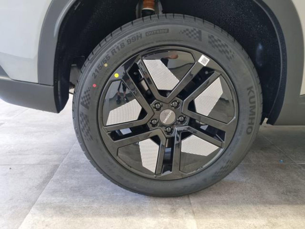 Omoda Omoda 5 EV 60,9 kWh Pure (14)