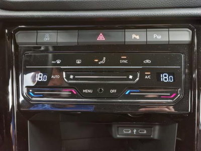 Volkswagen T-Roc 1.5 tsi R-Line dsg (13)