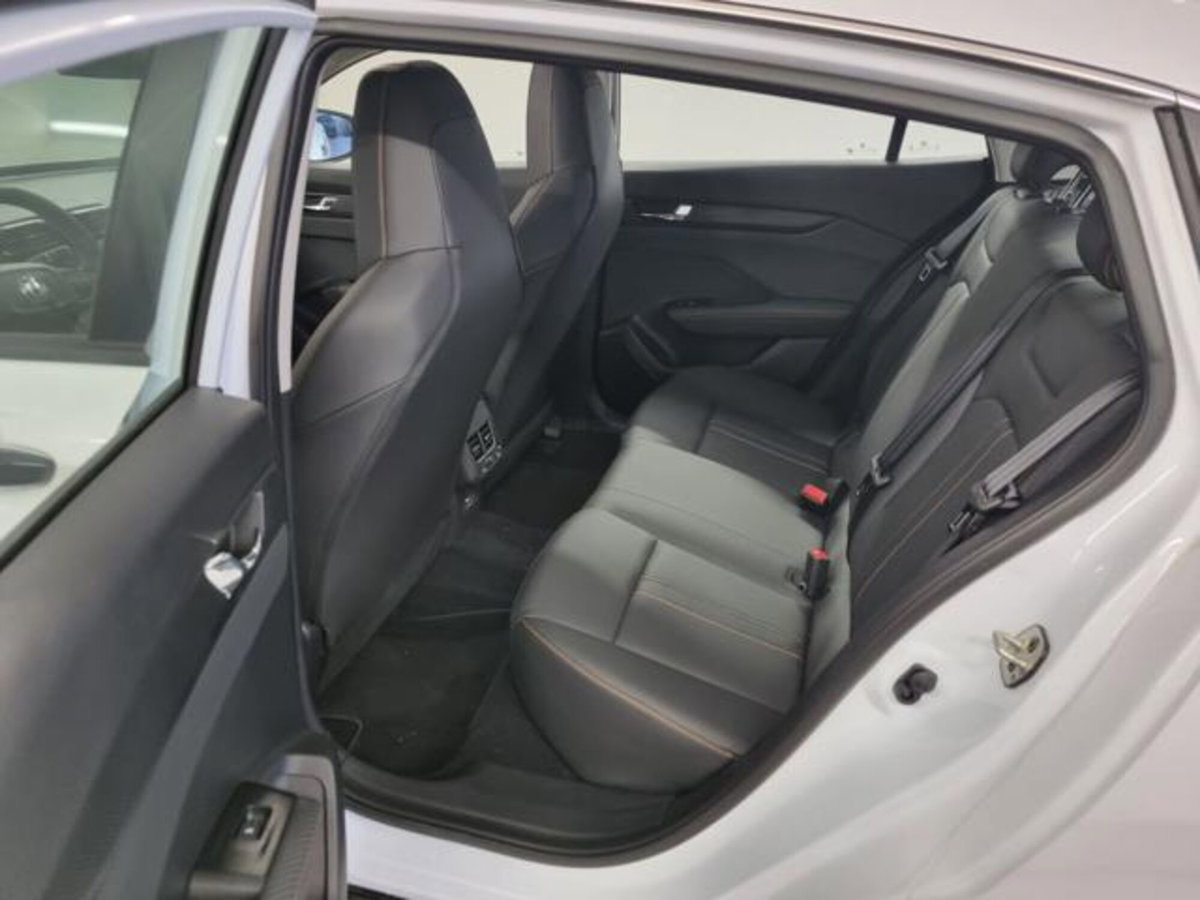 Dongfeng Shine  1.5 E2 dct (10)