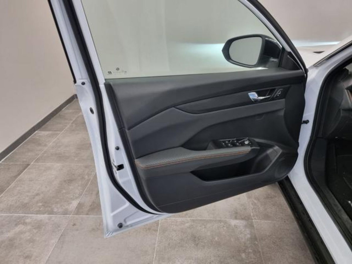 Dongfeng Shine  1.5 E2 dct (19)