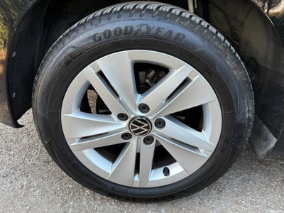 Volkswagen Golf 2.0 TDI SCR Life (17)