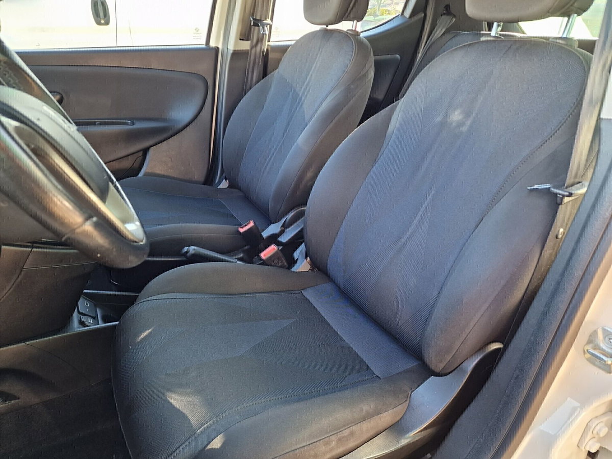 Lancia Ypsilon 1.2 69 CV 5 porte Gold (9)
