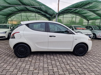 Lancia Ypsilon 1.0 FireFly 5 porte S&S Hybrid Ecochic Silver (2)