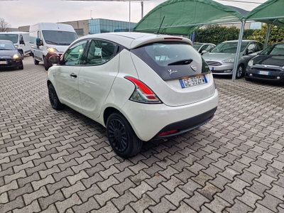 Lancia Ypsilon 1.0 FireFly 5 porte S&S Hybrid Ecochic Silver (4)