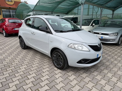 Lancia Ypsilon 1.0 FireFly 5 porte S&S Hybrid Ecochic Gold usata
