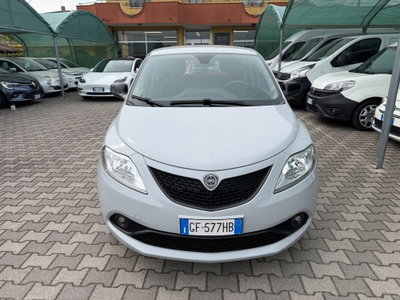 Lancia Ypsilon 1.0 FireFly 5 porte S&S Hybrid Ecochic Gold (2)