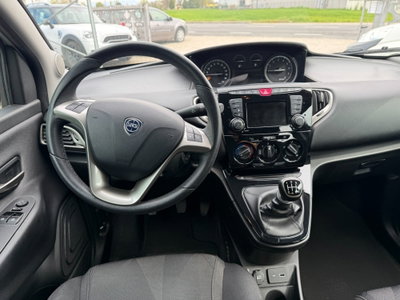 Lancia Ypsilon 1.0 FireFly 5 porte S&S Hybrid Ecochic Gold (7)