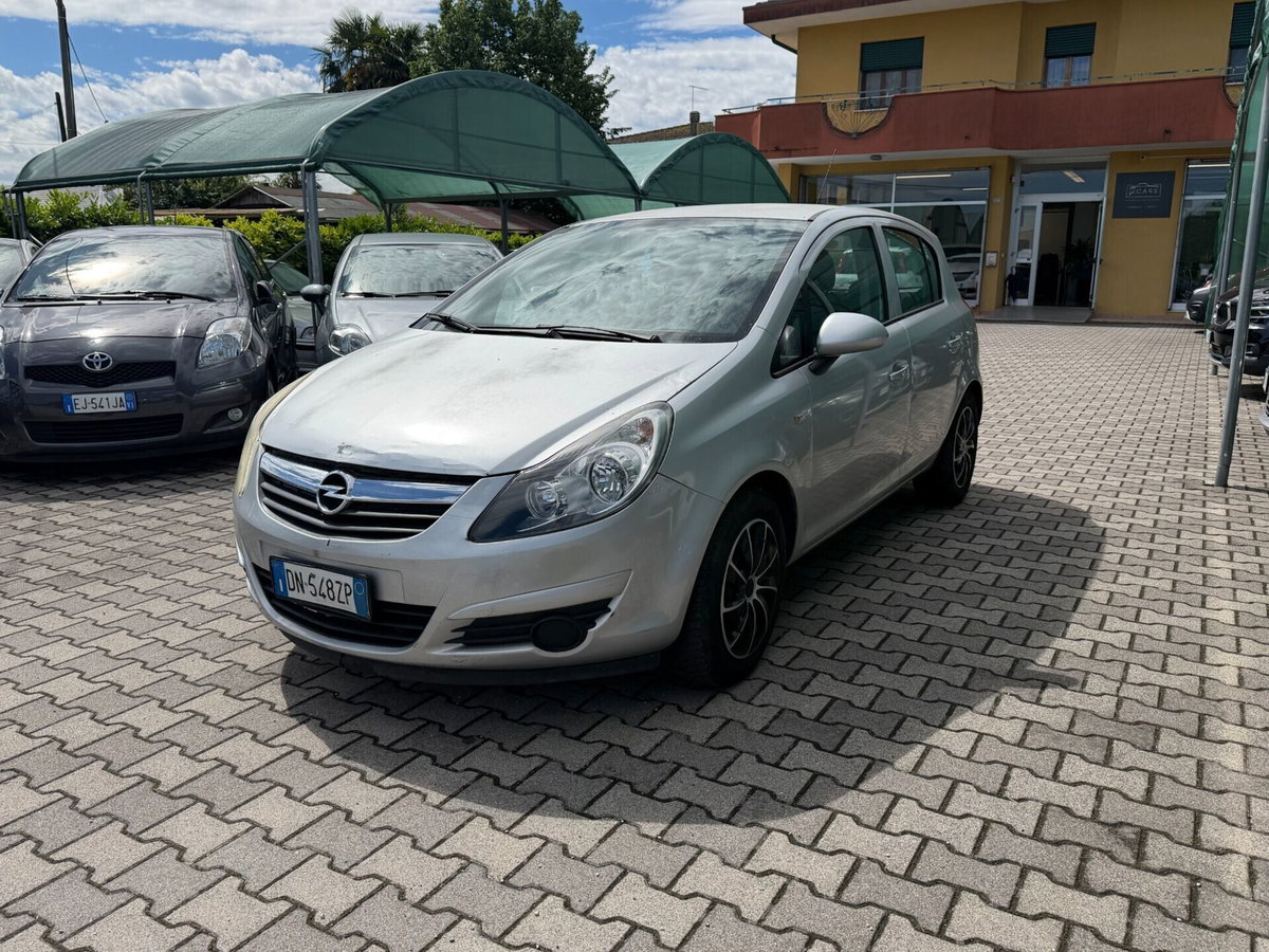 Opel Corsa 1.2 5 porte Club (4)