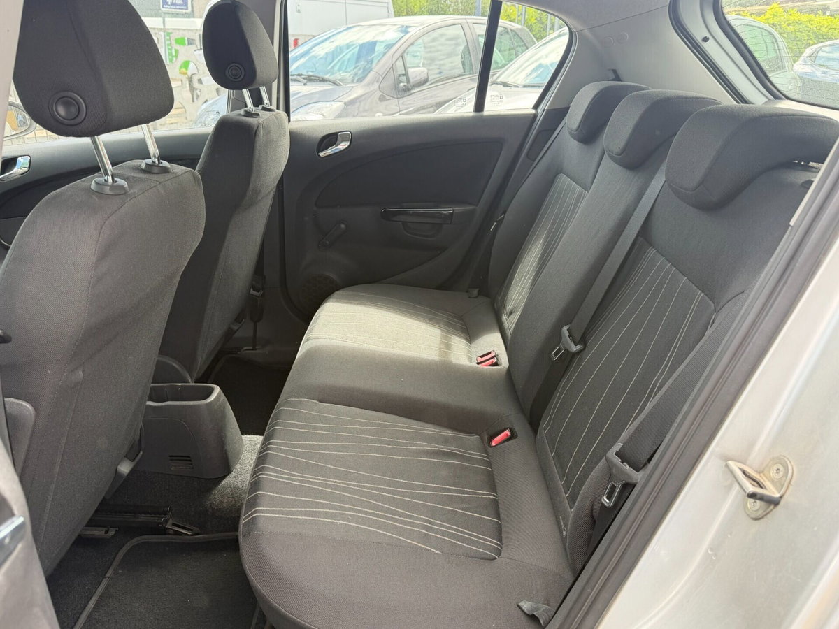 Opel Corsa 1.2 5 porte Club (6)