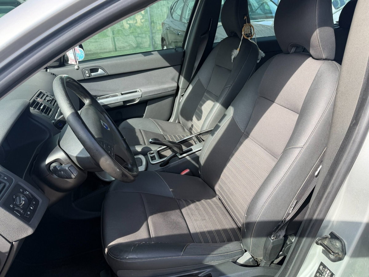 Volvo V50 1.6 D cat Summum (9)