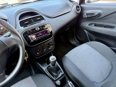 Fiat Punto 1.3 MJT II 75 CV 5 porte Street (14)