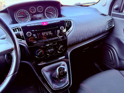 Lancia Ypsilon 1.2 69 CV 5 porte Gold (17)