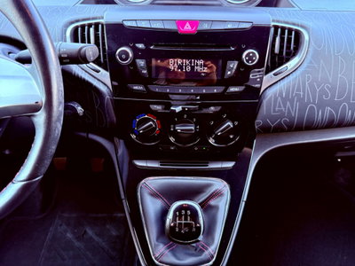 Lancia Ypsilon 1.2 69 CV 5 porte Gold (18)