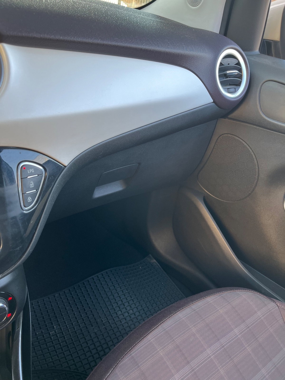Opel Adam 1.4 87 CV GPL Tech Jam (12)