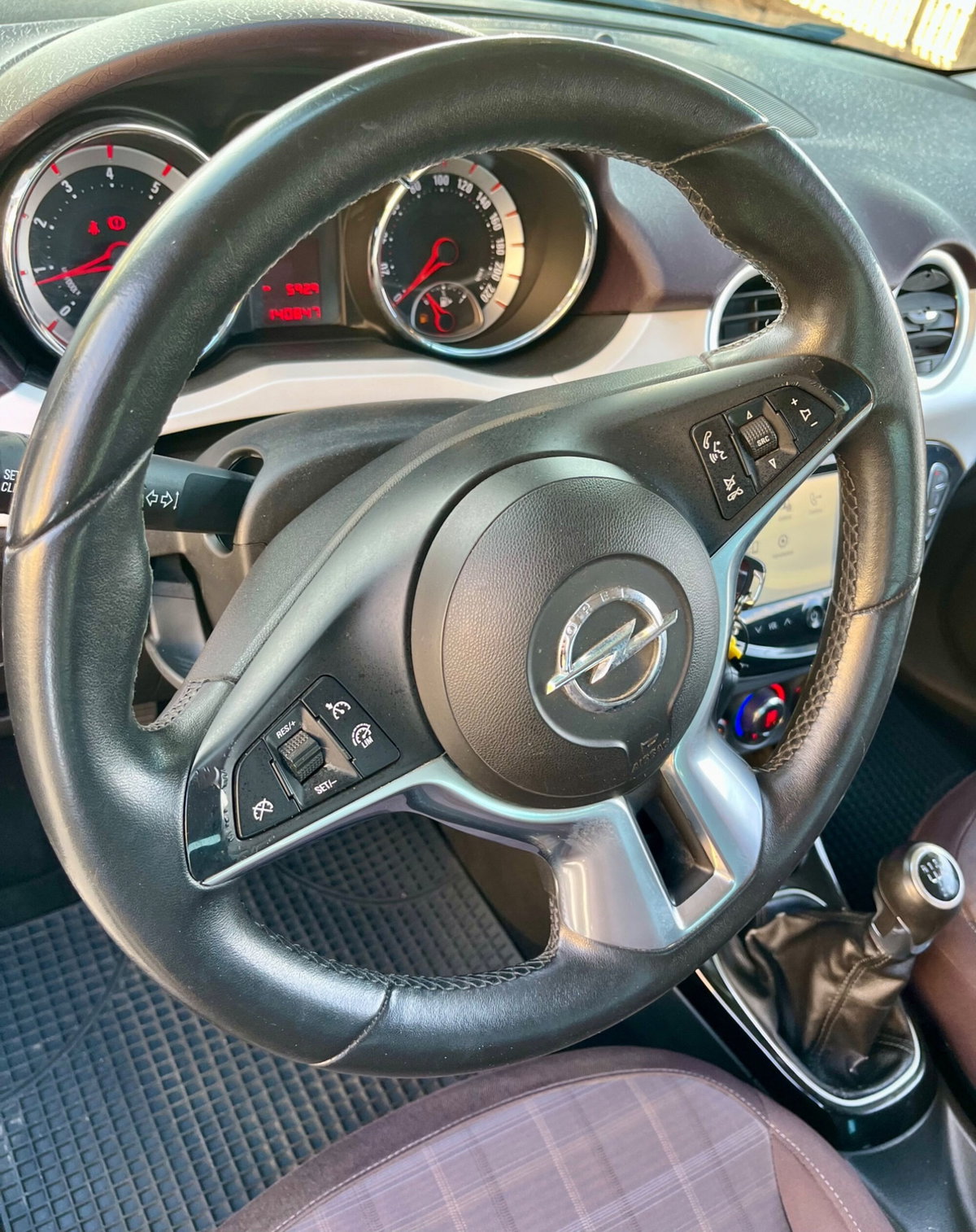 Opel Adam 1.4 87 CV GPL Tech Jam (7)