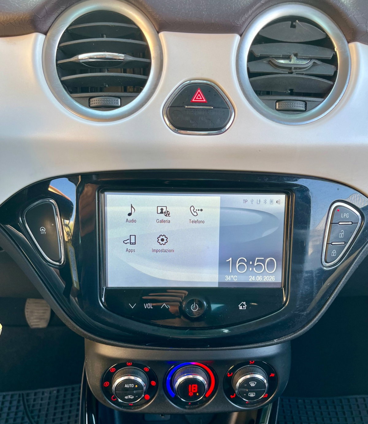 Opel Adam 1.4 87 CV GPL Tech Jam (9)