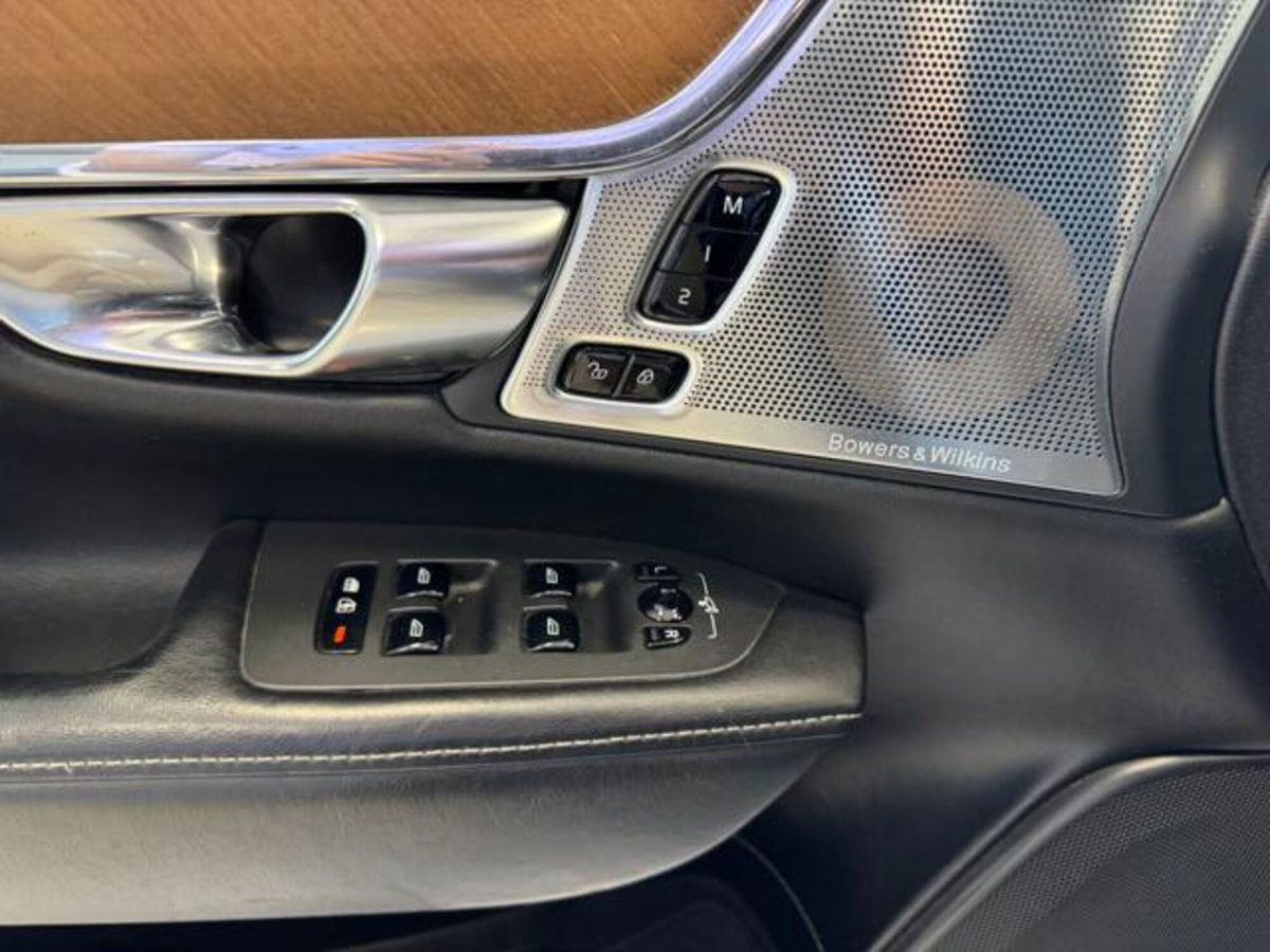 Volvo V90 D4 AWD Geartronic Inscription (3)