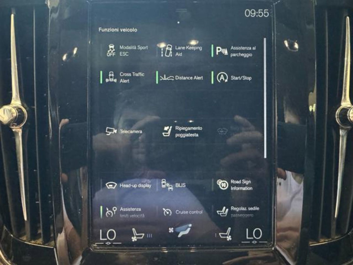 Volvo V90 D4 AWD Geartronic Inscription (6)