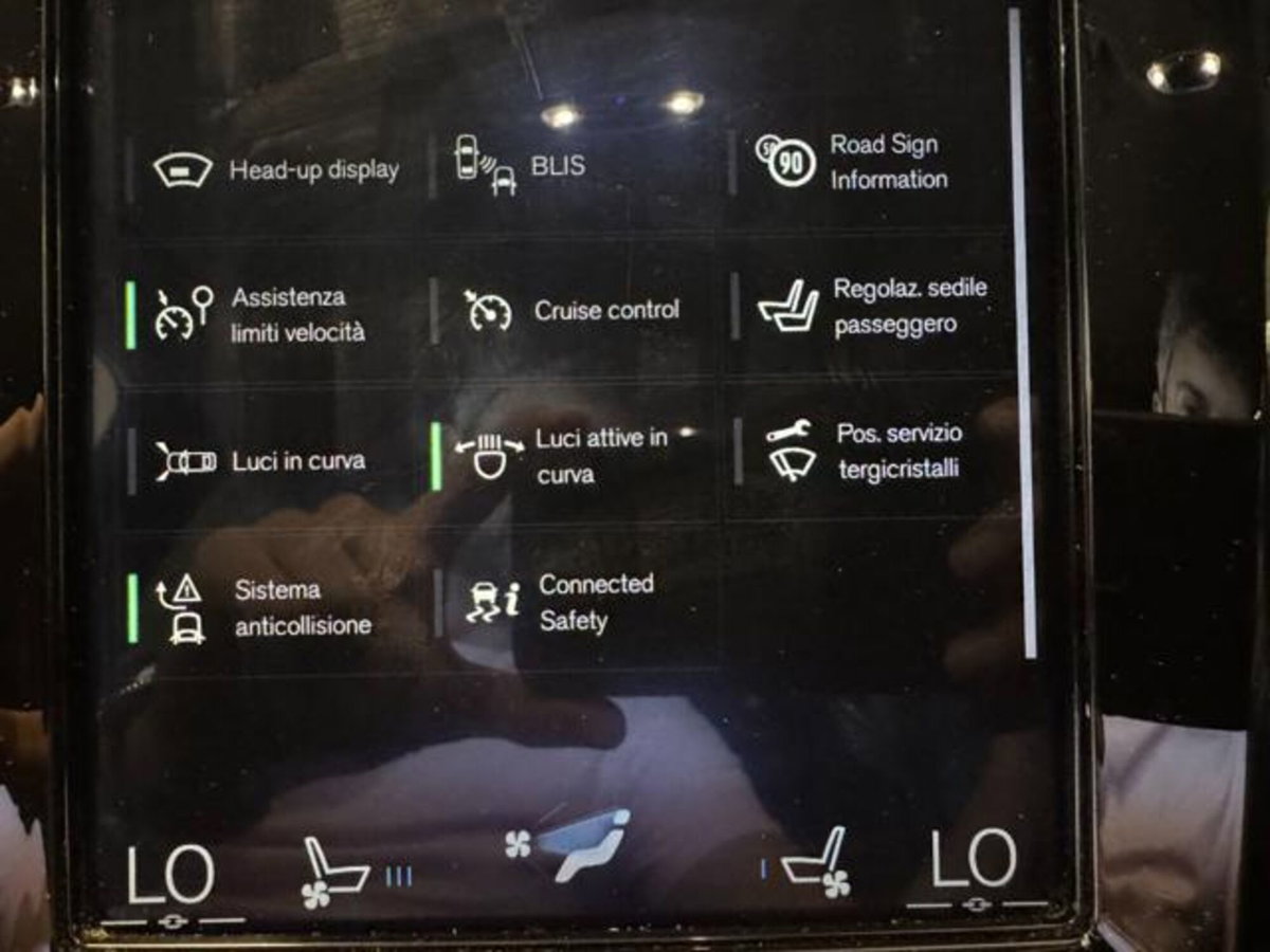 Volvo V90 D4 AWD Geartronic Inscription (7)