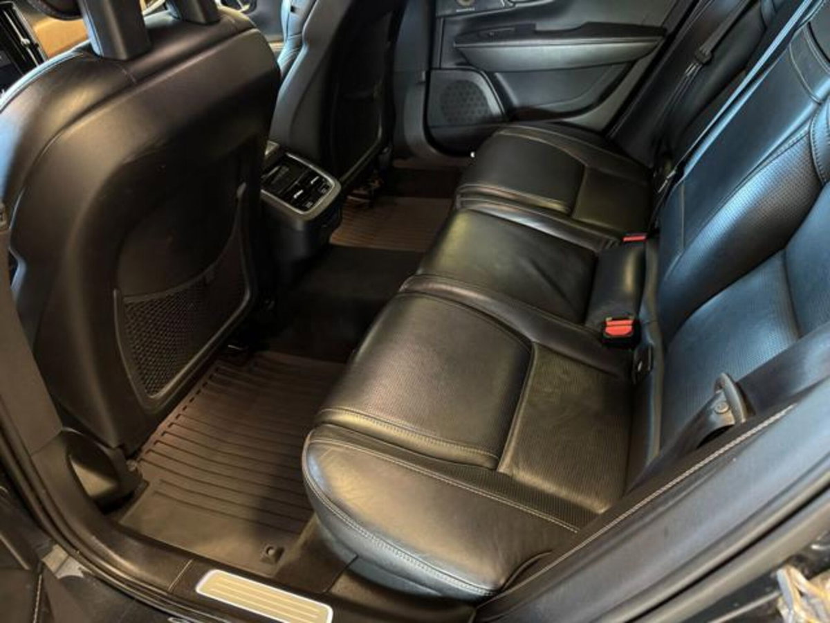 Volvo V90 D4 AWD Geartronic Inscription (9)