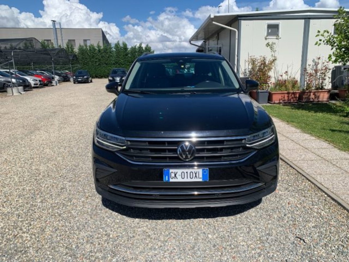 Volkswagen Tiguan 2.0 TDI 150 CV SCR DSG 4MOTION Life (2)