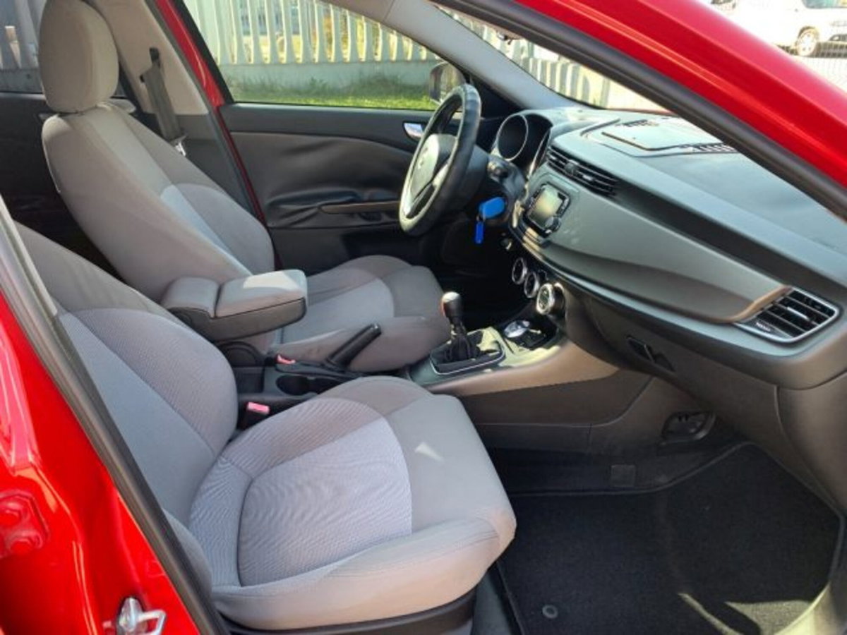 Alfa Romeo Giulietta 1.6 JTDm-2 Giulietta (12)