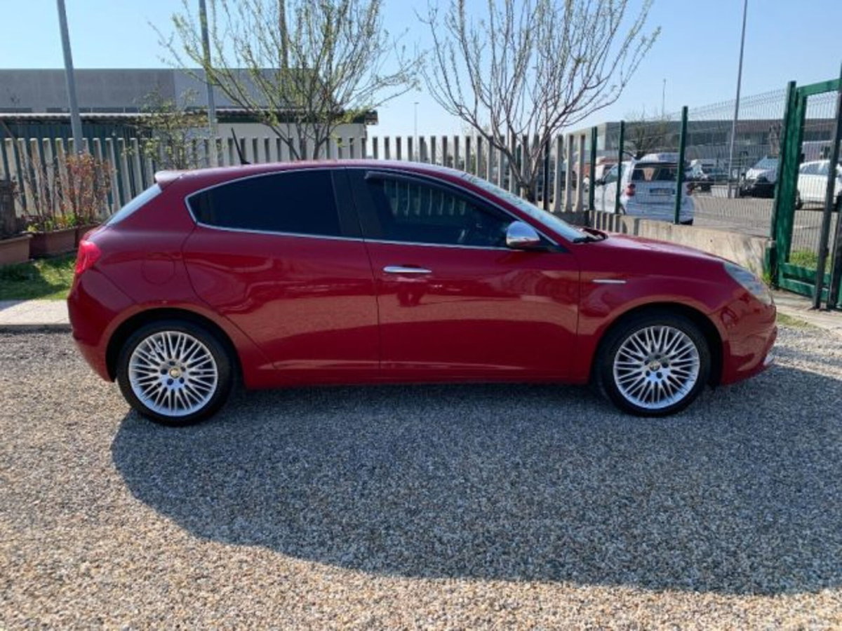 Alfa Romeo Giulietta 1.6 JTDm-2 Giulietta (4)