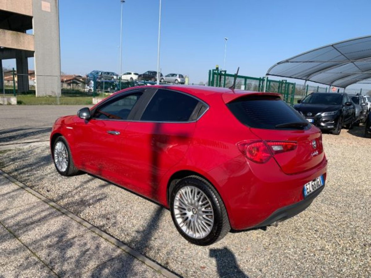 Alfa Romeo Giulietta 1.6 JTDm-2 Giulietta (7)