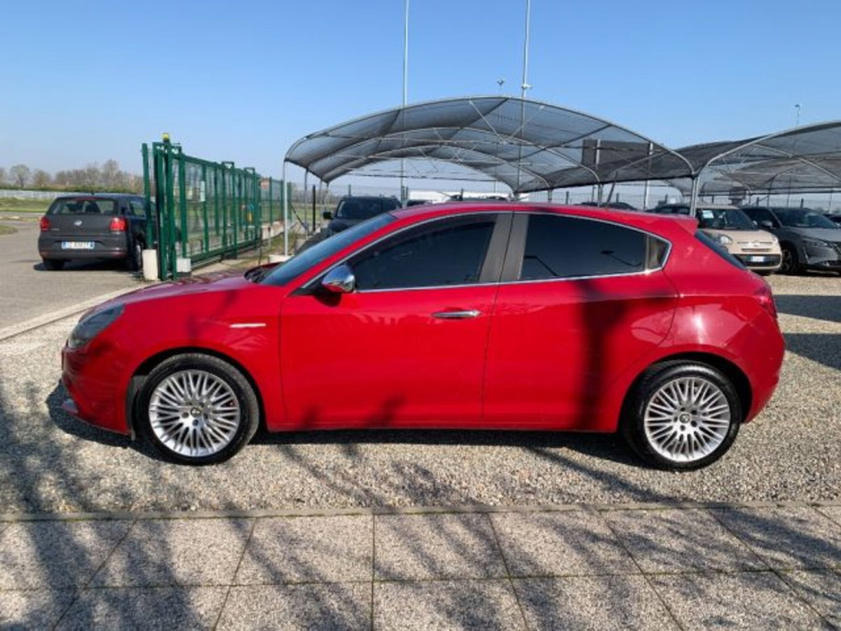 Alfa Romeo Giulietta 1.6 JTDm-2 Giulietta (8)