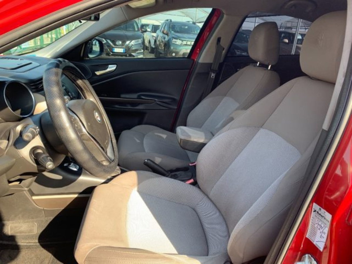 Alfa Romeo Giulietta 1.6 JTDm-2 Giulietta (9)