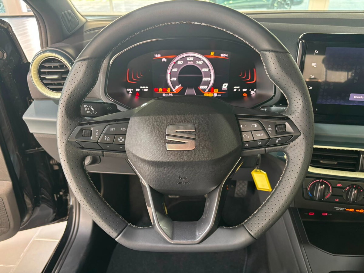 SEAT Ibiza 1.0 EcoTSI 95 CV S/S 5p. Business (12)