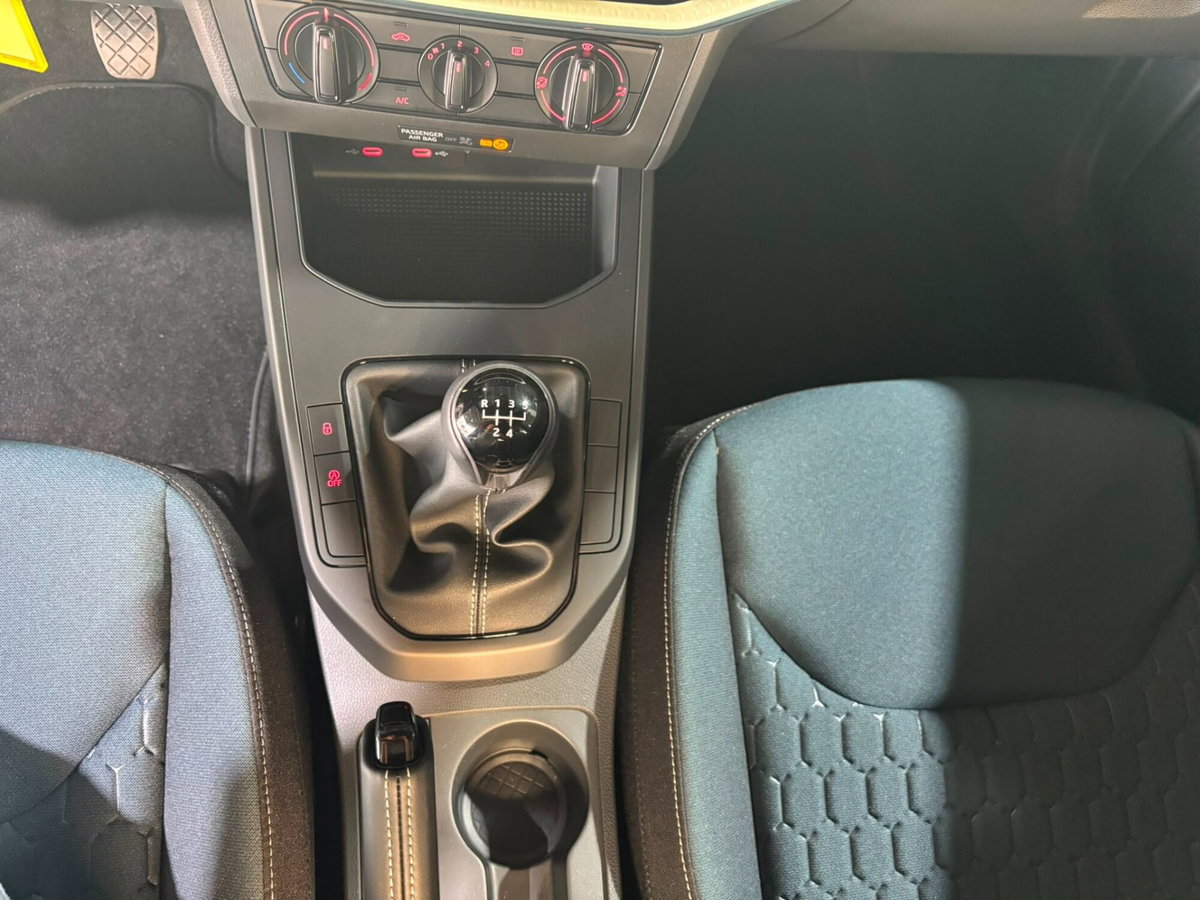 SEAT Ibiza 1.0 EcoTSI 95 CV S/S 5p. Business (15)
