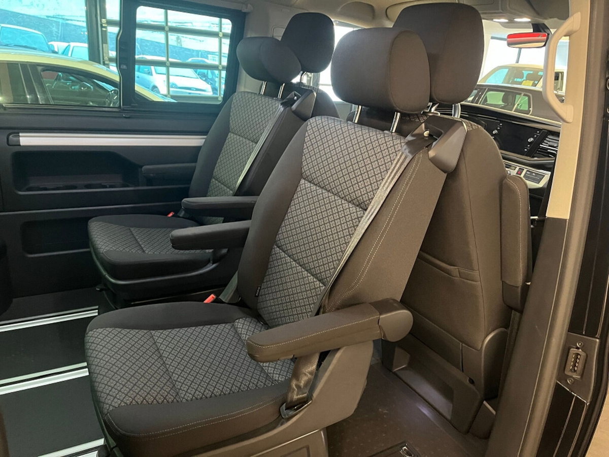Volkswagen Multivan 2.0 TDI 150CV DSG 4Motion Space (11)