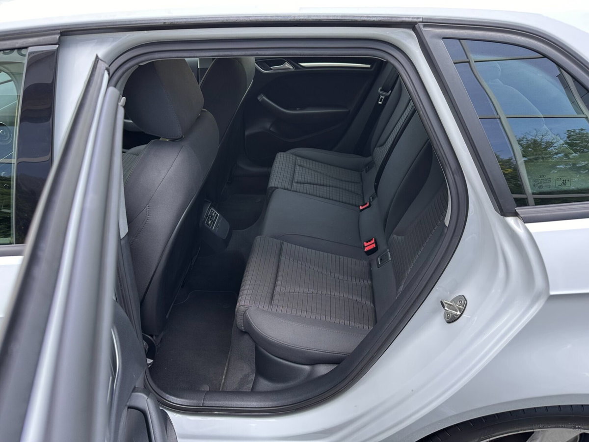 Audi A3 Sportback 1.6 TDI 116 CV S tronic Sport (11)