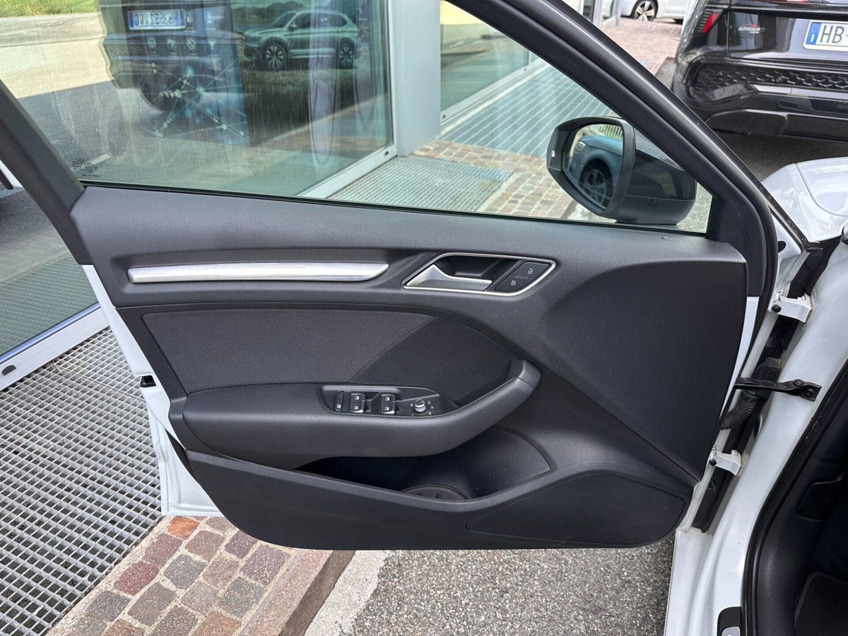 Audi A3 Sportback 1.6 TDI 116 CV S tronic Sport (16)
