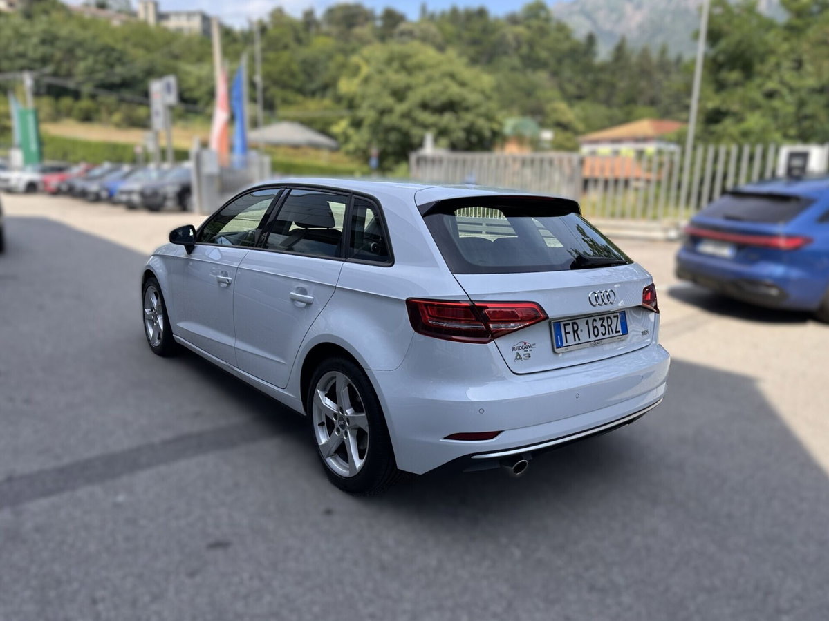 Audi A3 Sportback 1.6 TDI 116 CV S tronic Sport (5)
