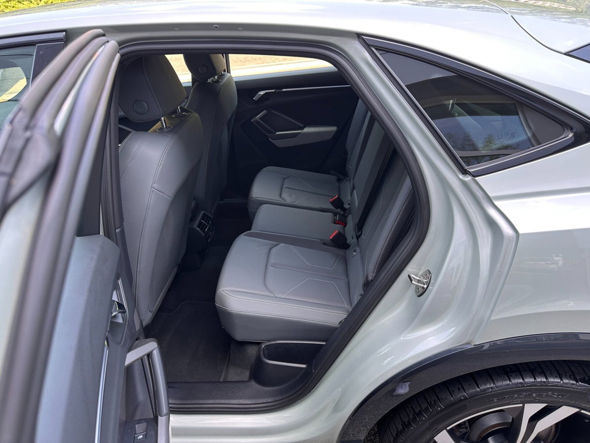 Audi Q3 Sportback 35 TDI quattro S tronic S line edition (11)