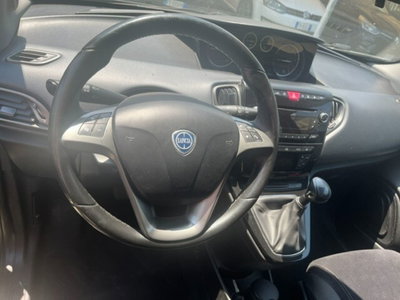 Lancia Ypsilon 0.9 TwinAir 85 CV 5 porte S&S Silver (2)