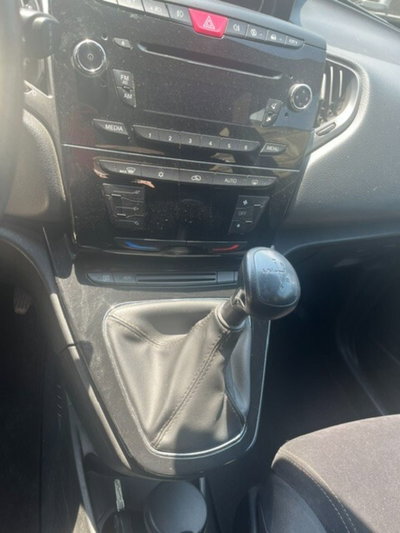Lancia Ypsilon 0.9 TwinAir 85 CV 5 porte S&S Silver (3)
