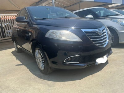 Lancia Ypsilon 0.9 TwinAir 85 CV 5 porte S&S Silver (8)