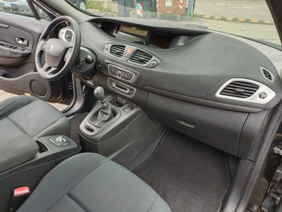 Renault Scenic E-Tech Electric 1.5 dCi 110CV Confort (10)