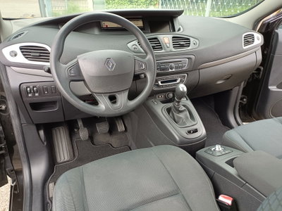 Renault Scenic E-Tech Electric 1.5 dCi 110CV Confort (14)